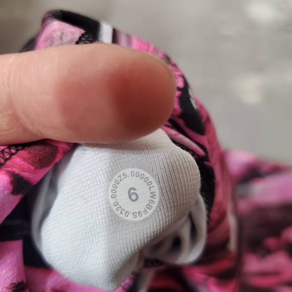 NWOT Lululemon Wunder Train High-Rise Crop 19". Incentive Refresh Multi. 6. - Picture 7 of 13